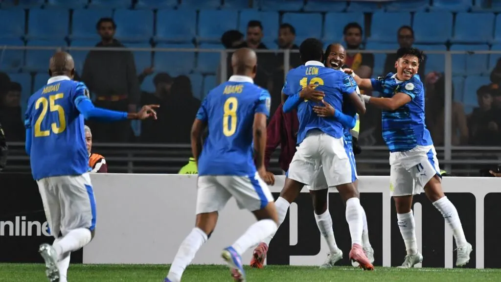 نهائي دوري أبطال أفريقيا: توقيت المواجهة بين الجيش الملكي وماميلودي صنداونز والقنوات الناقلة