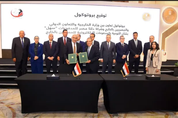 حوافز مصرية لزيادة تحويلات المغتربين