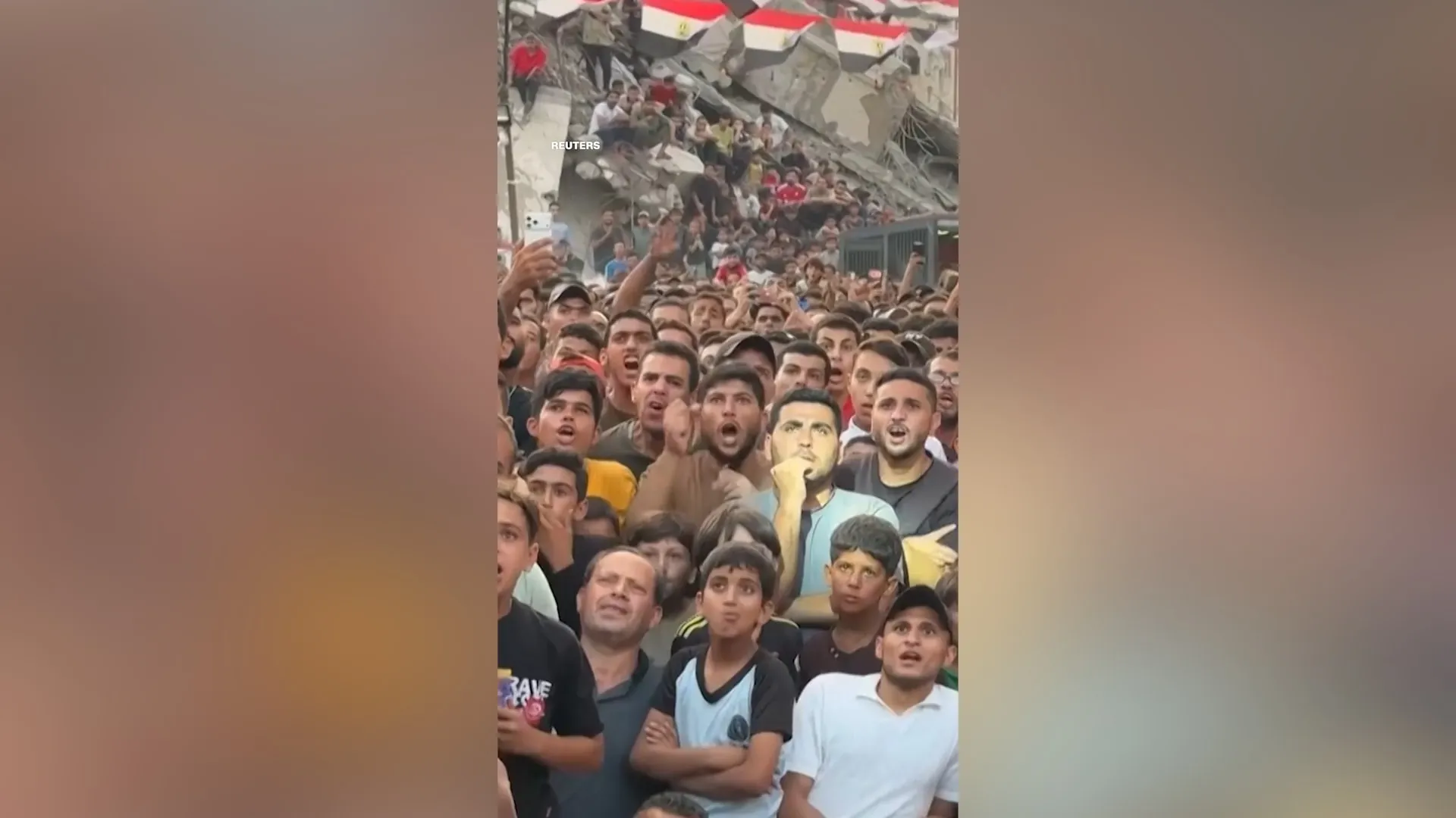 غارة إسرائيلية تقتل الرجل الذي جمع فلسطينيي غزة لمتابعة مباريات كأس العالم