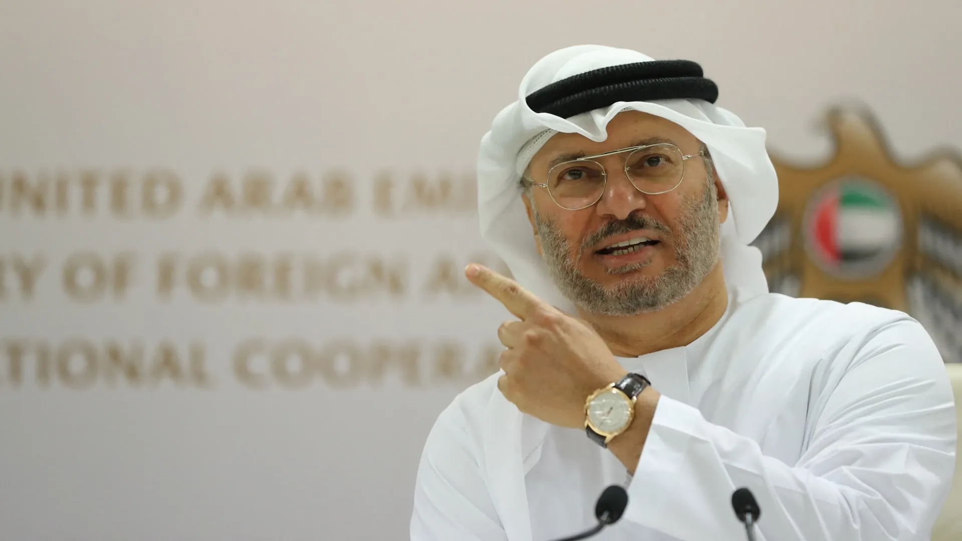 "نأمل أن يكون ناجحًا"..أنور قرقاش يعلق على قرب الاتفاق بين أمريكا وإيران وساويرس يرد