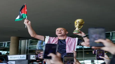 بعد مشاركة تاريخية في مونديال 2026.. استقبال حاشد لطاقم التحكيم الأردني في عمان