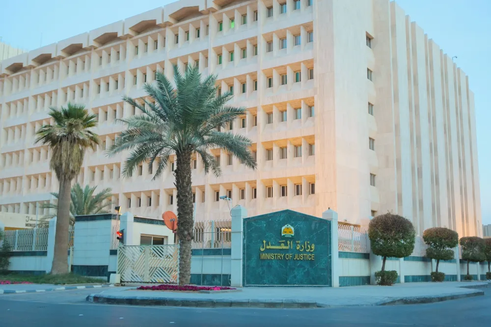 وزير العدل يعتمد 12 تعيينًا قياديًا ضمن تمكين الكفاءات الوطنية