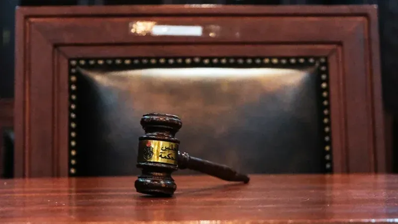 السجن وخطية مالية للرئيس السابق لجمعية 'أصدقاء كتبة المحاكم'