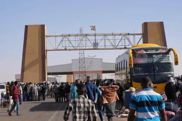 تكدس المعابر وارتفاع التكاليف يعيقان عودة السودانيين من مصر خلال العيد