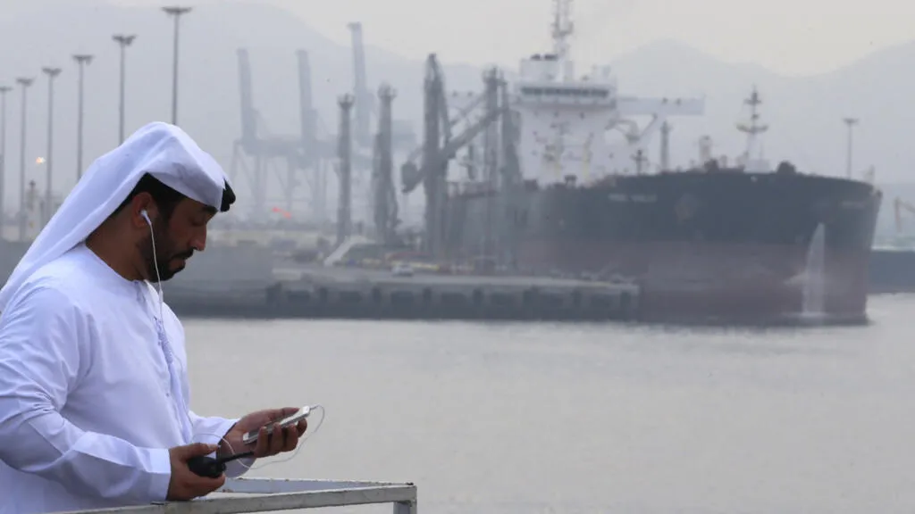 ما علاقة انسحاب الإمارات من أوبك بالخلافات مع السعودية؟