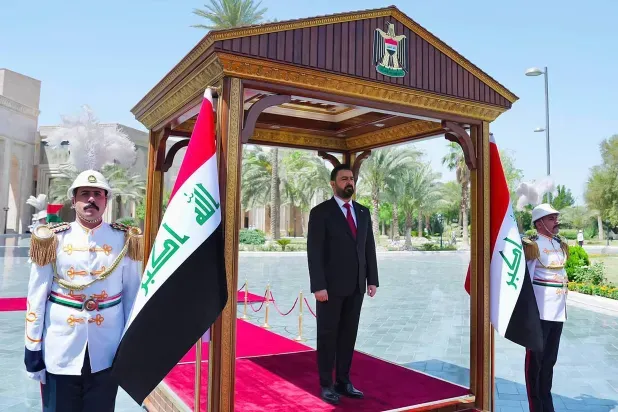 رئيس مجلس الوزراء العراقي الجديد يتسلَّم مهامه رسمياً في بغداد