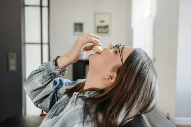 ما الوقت الذي تبلغ فيه رغبة تناول الطعام ذروتها خلال اليوم؟