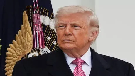 ترامب يتعهد بنشر وثائق حكومية "مثيرة للاهتمام" حول الأجسام الطائرة المجهولة