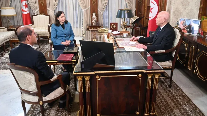 قيس سعيّد يدعو إلى إعداد نصوص قانونية جديدة لتنظيم الصفقات العمومية