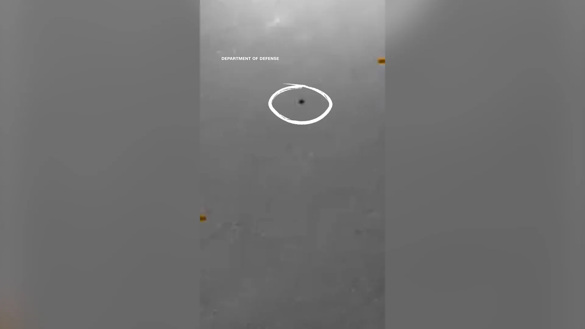 بعضها رُصد فوق الخليج.. البنتاغون ينشر فيديوهات جديدة لأجسام غامضة
