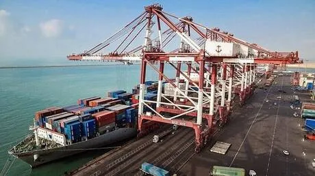 إيران تنفي تضرر ميناء سيريك بعد ضربات أمريكية