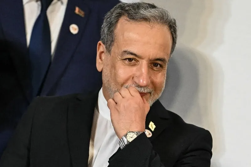 إيرانيون: "الموت لعراقجي الخائن"