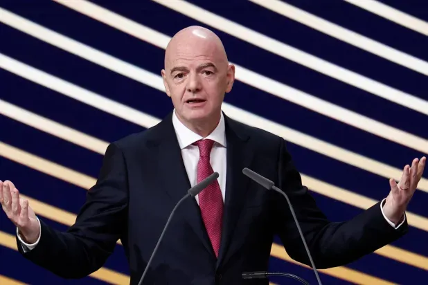 فيفا يخطط لـ«كيان تجاري»... ويويفا بغضب: كرة القدم ليست للبيع!