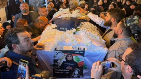 تشييع جثمان الصحفية اللبنانية آمال خليل في بلدة البيسرية