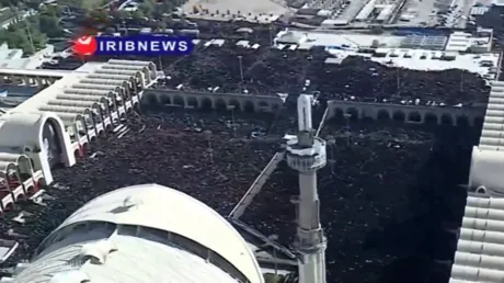 فيديو جوي.. ملايين المشيعين يغص بهم مصلى الإمام الخميني في ثاني أيام وداع خامنئي