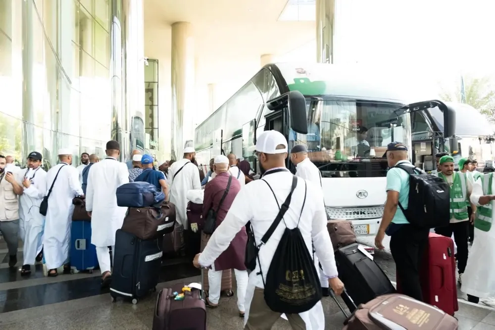 بعد الحج.. ضيوف برنامج خادم الحرمين يغادرون مكة إلى المدينة المنورة