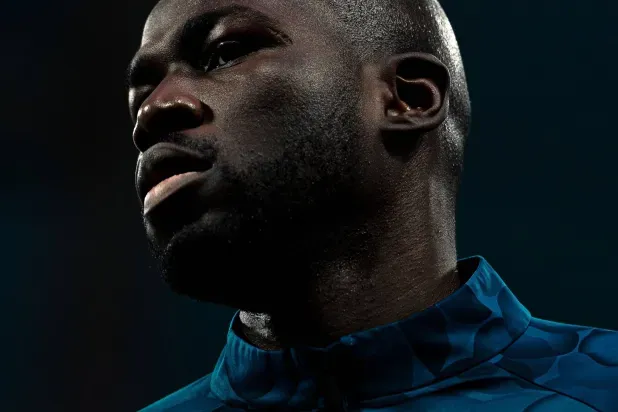 كوليبالي إلى إسبانيا للاطمئنان على إصابته