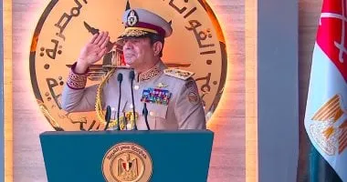 الرئيس السيسى يطلب سلام الشهيد قبيل كلمته بافتتاح مقر القيادة الاستراتيجية