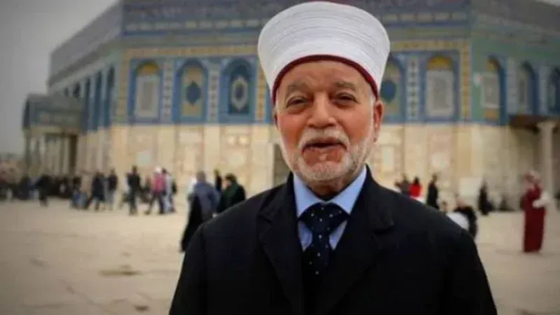 الاحتلال يمنع المفتي العام للقدس من دخول الأقصى لستة أشهر إضافية