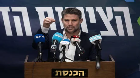 سموتريتش: ندمر 10 مبان في بيروت مقابل كل مسيرة لحزب الله وسننتقل لصور وصيدا والبقاع إذا نفدت المباني