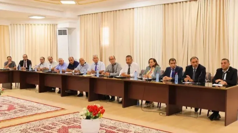 تطاوين: جلسة عمل لبحث أزمة الماء والكهرباء في ظل موجة الحر