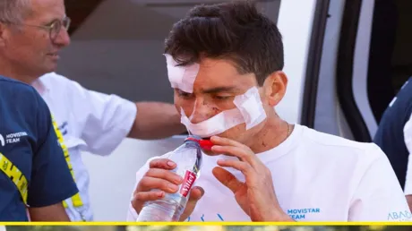 "ابحث عن الجماهير".. سر حادث الدراج الكولومبي في طواف فرنسا (فيديو)