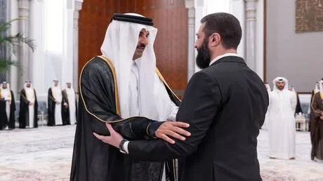 الشرع يقدم واجب العزاء بوفاة والد أمير قطر في الدوحة