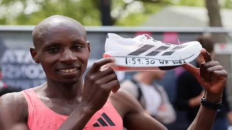 الكيني ساوي بطلا لماراثون لندن برقم تاريخي (فيديو)