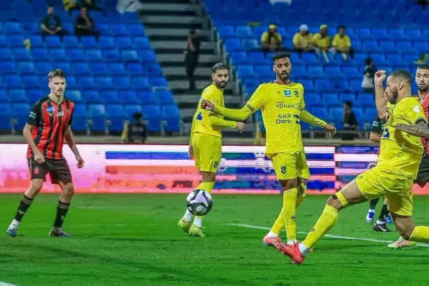 ثنائية الحزم تؤزم أوضاع الرياض في الدوري السعودي