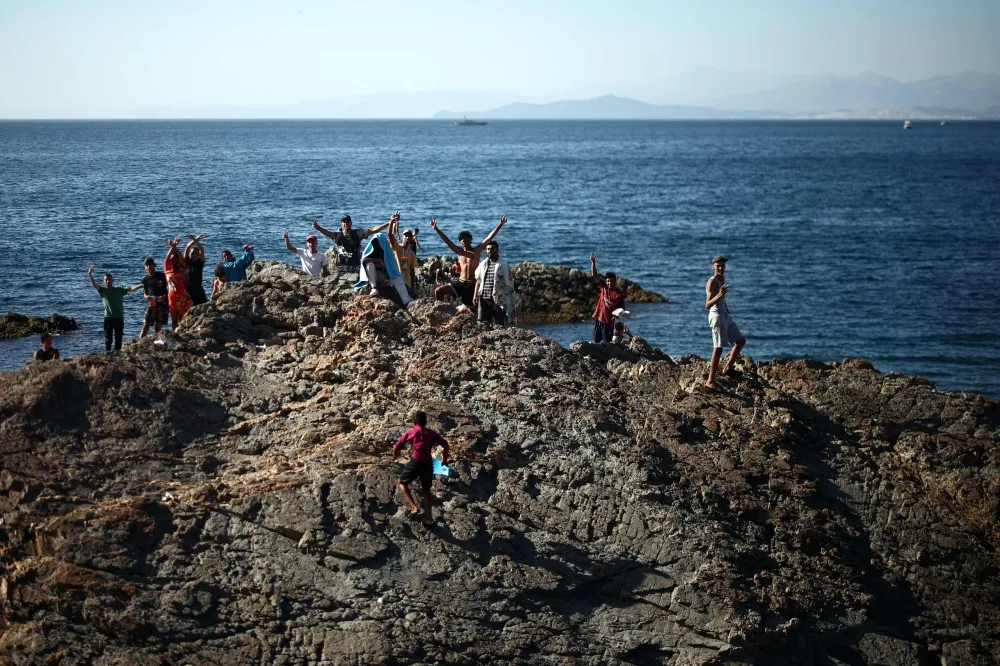 عودة 70 ألفا إلى المغرب.. ارتفاع وفيات المهاجرين في سبتة إلى 80