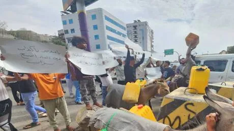 اليمن.. الجنوبيون يحتجون على تردي الخدمات ويؤكدون دعمهم للمجلس الانتقالي ورفض الوصاية الخارجية