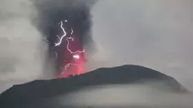 إندونيسيا.. ثوران بركان إيبو يجبر السلطات على إخلاء 7 قرى