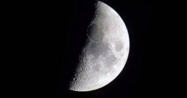 القمر في التربيع الأول لشهر ذي القعدة اليوم القمر في التربيع الأول لشهر ذي القعدة اليوم