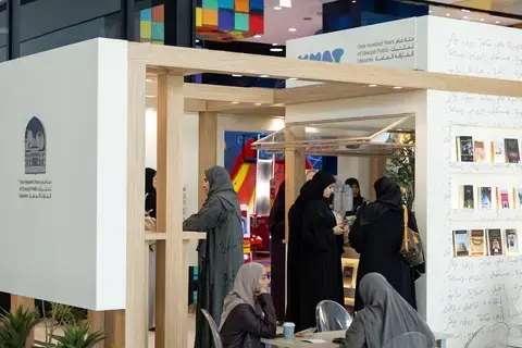«مكتبات الشارقة» تفتتح «عدسة البدايات الأدبية» «مكتبات الشارقة» تفتتح «عدسة البدايات الأدبية»