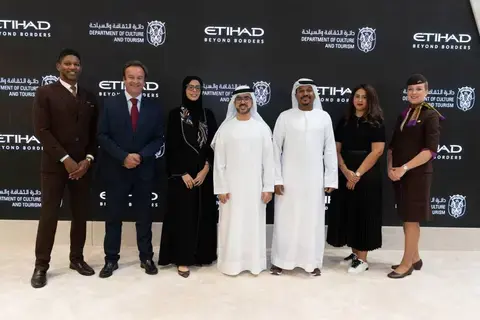 «الاتحاد للطيران» و«سياحة أبوظبي» تحتفيان ببرنامج «التوقف» «الاتحاد للطيران» و«سياحة أبوظبي» تحتفيان ببرنامج «التوقف»