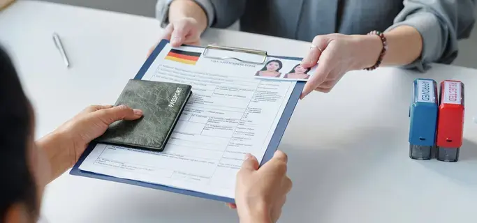 ألمانيا تشرع أبوابها لمقيمي الإمارات بتأشيرة متعددة ألمانيا تشرع أبوابها لمقيمي الإمارات بتأشيرة متعددة
