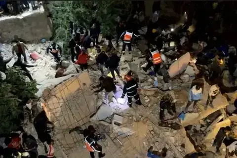 مقتل تسعة أشخاص بانهيار مبنى سكني في المغرب مقتل تسعة أشخاص بانهيار مبنى سكني في المغرب