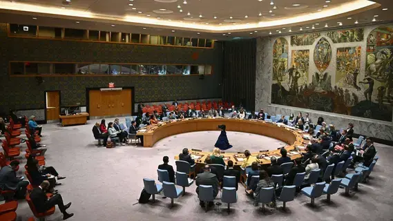 تفكيك المركزية الغربية في فهم العالم تفكيك المركزية الغربية في فهم العالم