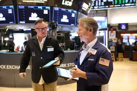الأسواق العالمية تحتفل بأول اتفاق تجاري بين أمريكا والصين الأسواق العالمية تحتفل بأول اتفاق تجاري بين أمريكا والصين