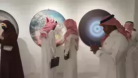 نظرية أثر الفراشة في 80 لوحة تشكيلية