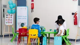 مستشفى دله النخيل يوفر برامج علاجية حديثة لاضطرابات السمع والنطق