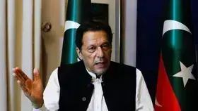 عمران خان يقدم أوراق ترشحه للانتخابات العامة في باكستان