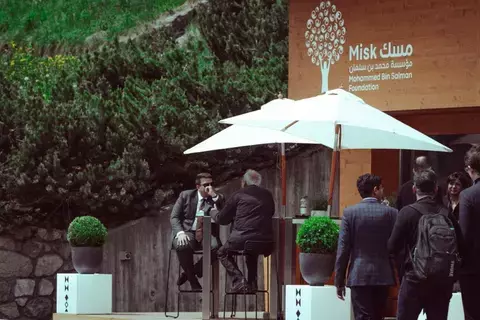 مسك تبني جسور التواصل مع الشباب في دافوس مسك تبني جسور التواصل مع الشباب في دافوس