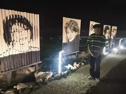 طالب يرسم لوحات ثلاثية الأبعاد بالشقيق طالب يرسم لوحات ثلاثية الأبعاد بالشقيق