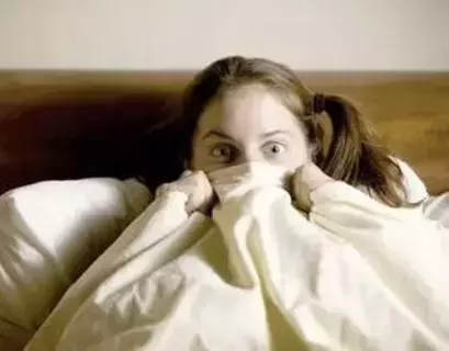 شاهدت معلمتها بالحلم فقدمت شكوى ضدها شاهدت معلمتها بالحلم فقدمت شكوى ضدها