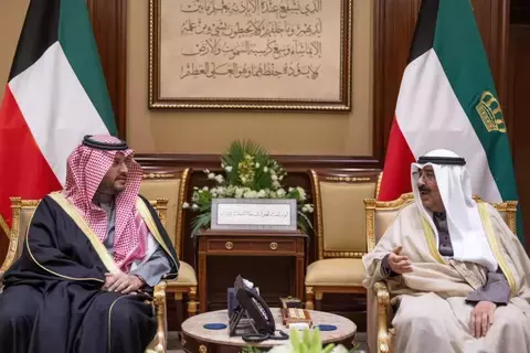 أمير الكويت والأمير تركي بن محمد يستعرضان العلاقات الأخوية أمير الكويت والأمير تركي بن محمد يستعرضان العلاقات الأخوية