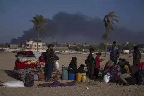 القوات الإسرائيلية تطوق ثاني أكبر مدينة في غزة القوات الإسرائيلية تطوق ثاني أكبر مدينة في غزة
