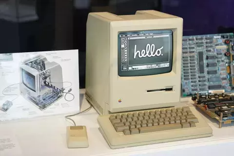 هل تقتحم Apple عصر الذكاء الاصطناعي هل تقتحم Apple عصر الذكاء الاصطناعي