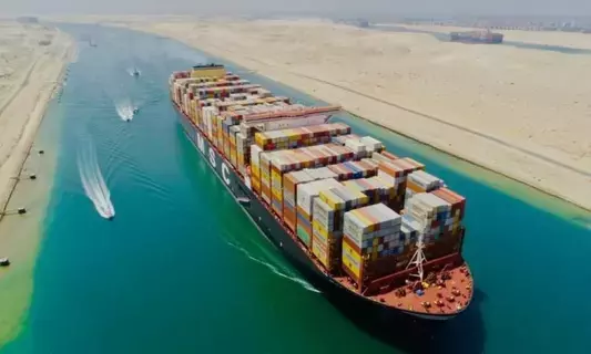 42% انخفاض الملاحة التجارية بقناة السويس 42% انخفاض الملاحة التجارية بقناة السويس