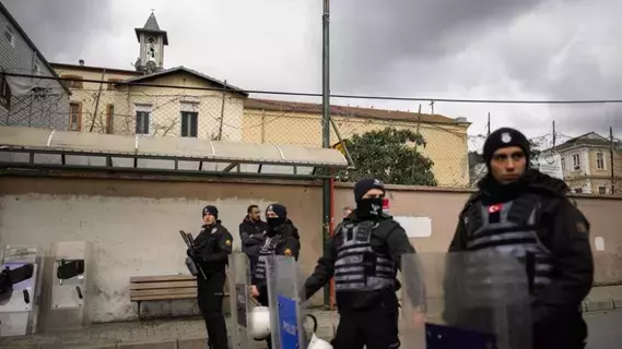 اعتقال 47 مشتبها بهم في الهجوم على الكنيسة بإسطنبول وداعش يعلن مسؤوليته اعتقال 47 مشتبها بهم في الهجوم على الكنيسة بإسطنبول وداعش يعلن مسؤوليته